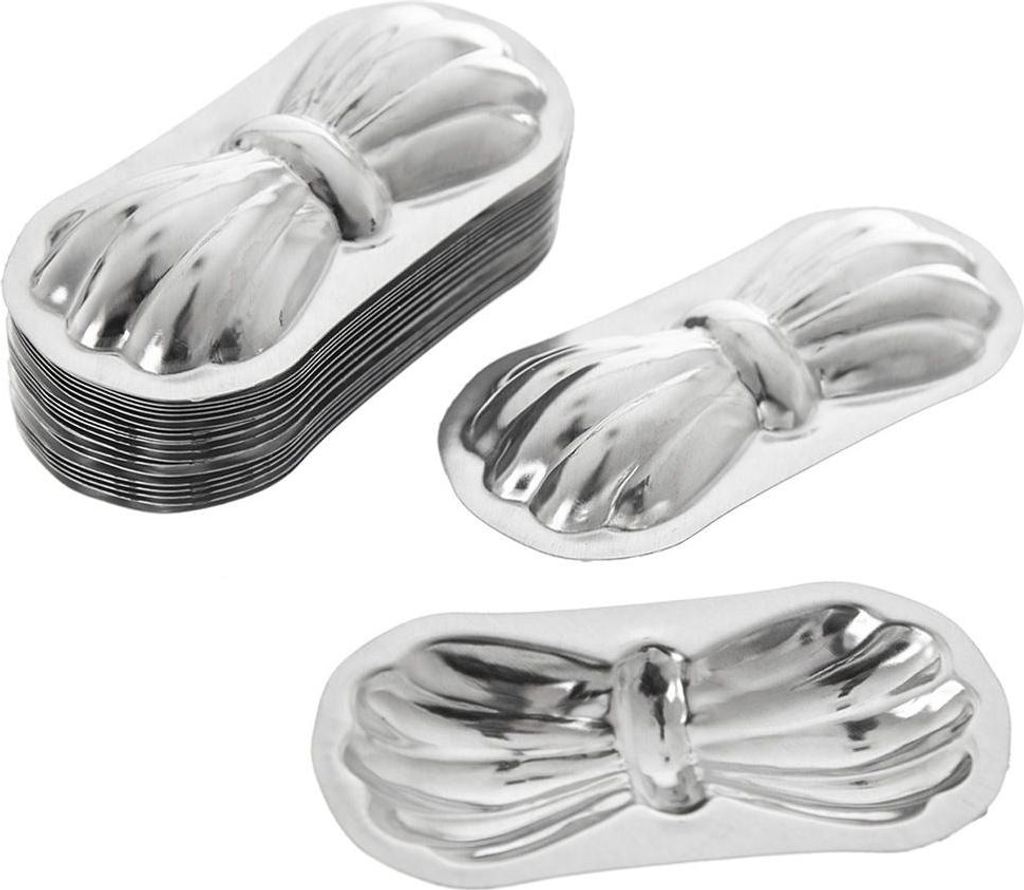 Set mit 20 rosettenförmigen Kuchenformen aus verzinktem Blech