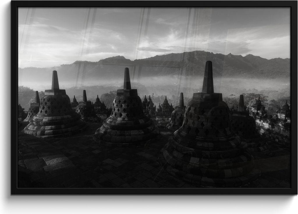 MuchoWow MuchoWow Gerahmtes Poster Indonesien - Nebel - Schwarz - Weiß 90x60 cm - Poster mit zchwarzem Bilderrahmen - Fotorahmen - Foto-Plakat
