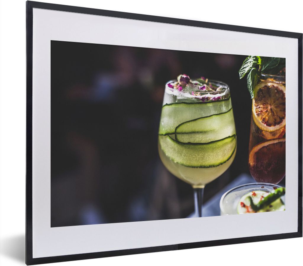 MuchoWow MuchoWow Gerahmtes Poster Frische Cocktails an der Marmorbar 40x30 cm - Poster mit zchwarzem Bilderrahmen - Bilderrahmen - Poster im R...