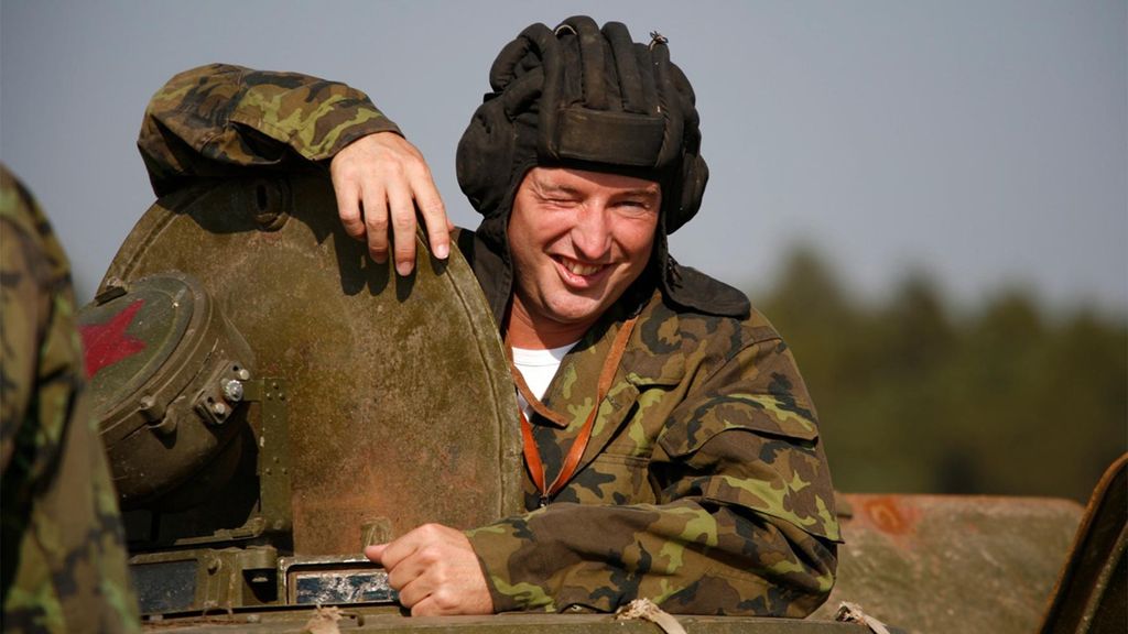 Jochen Schweizer Panzer-Taxi bei Prag; Erlebnis verschenken oder selbst erleben; Im BMP Panzer ist Platz für 10 bis 11 Personen.