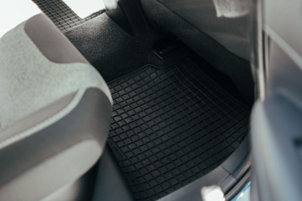 Tappetini anteriori in gomma neri per Skoda Citigo Immagine del prodotto 