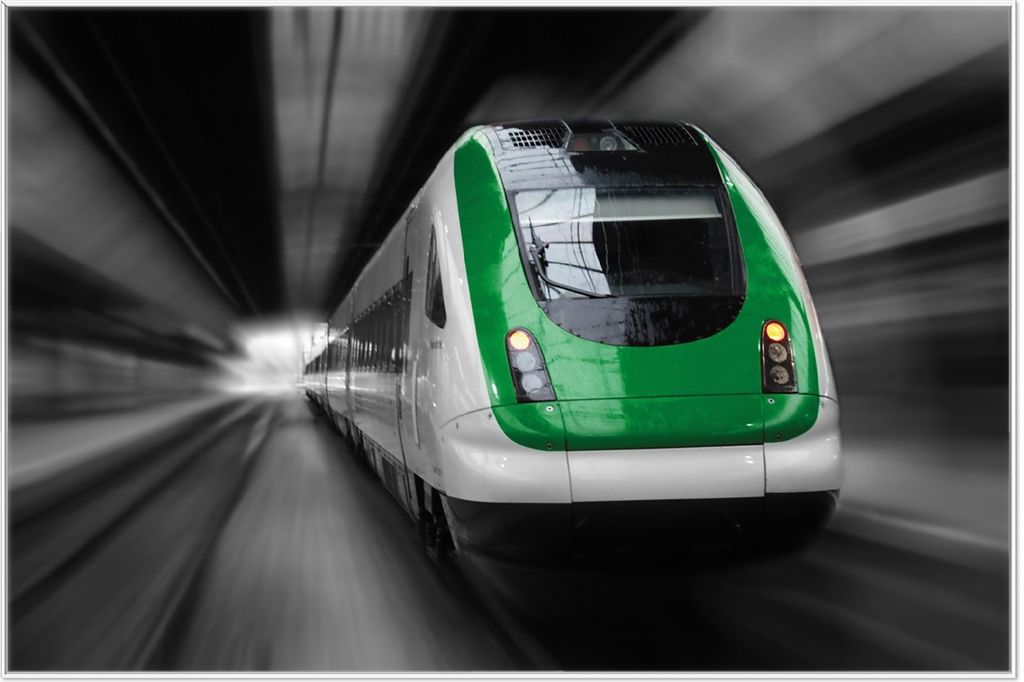 Wallario Wandbild Fahrender Zug von vorn in grün - Perspektive von vorn, Größe: 61 x 91,50 cm, Poster mit weißem Aluminiumrahmen