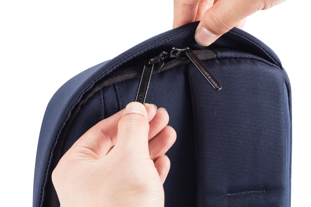 Sac Antivol Bobby Sling Bleu avec Port USB et Protection RFID Intégrée - 9