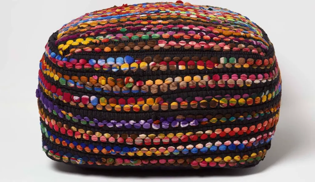 Pouf carré HOMESCAPES Folk à rayures noires et multicolores 60x30 cm