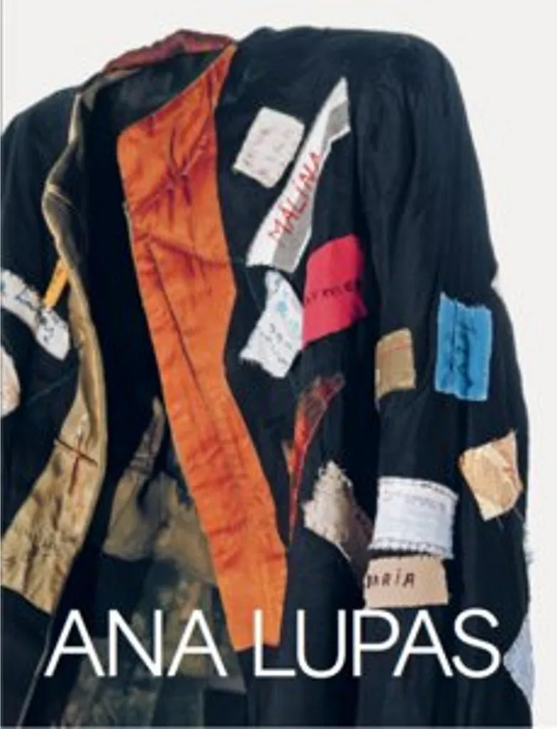 Ana Lupas - Habillage Mural Organique pour une Ambiance Zen et Naturelle