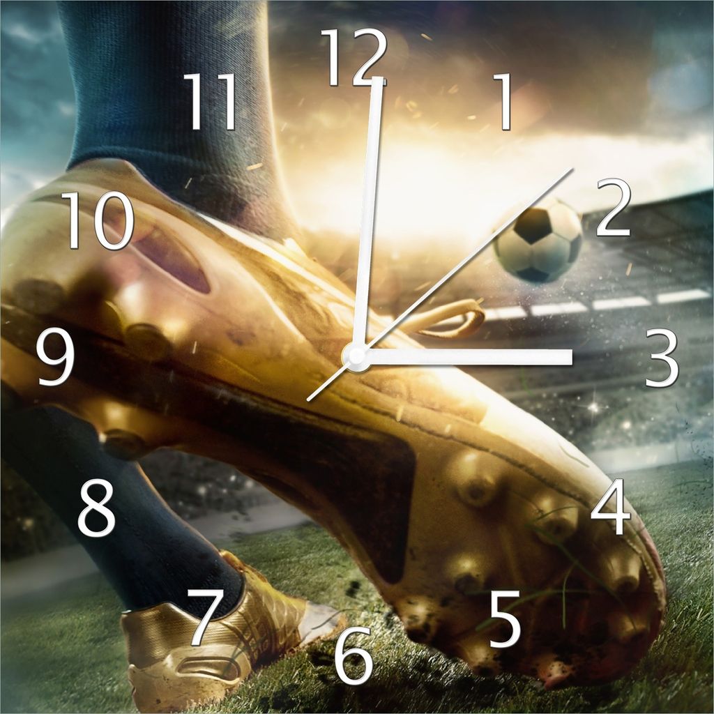 Wallario Design Wanduhr Fußball Goldschuh auf dem Feld aus Echtglas, Größe 30 x 30 cm