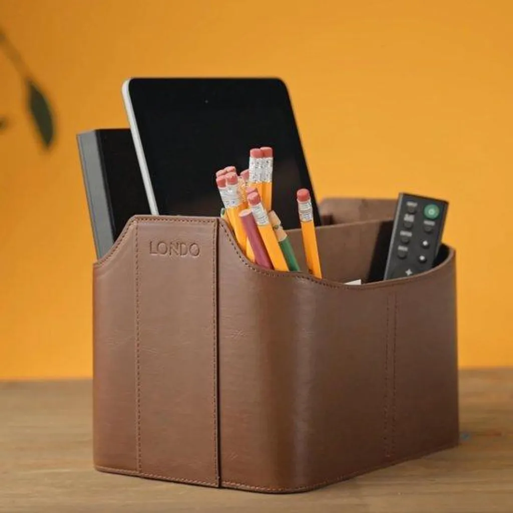 Support tablette et télécommandes en cuir marron clair pour salon et bureau