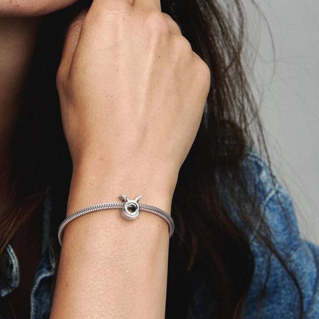 Pandora Funkelnder Stier Sternzeichen-Charm 798418C01