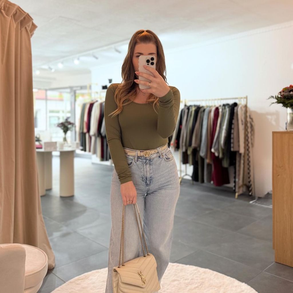 Body mit U-Boot-Ausschnitt „Karla“ Khaki – Druckknöpfe, Onesize (XS-XL), eleganter Damenbody, Bodies für Frauen