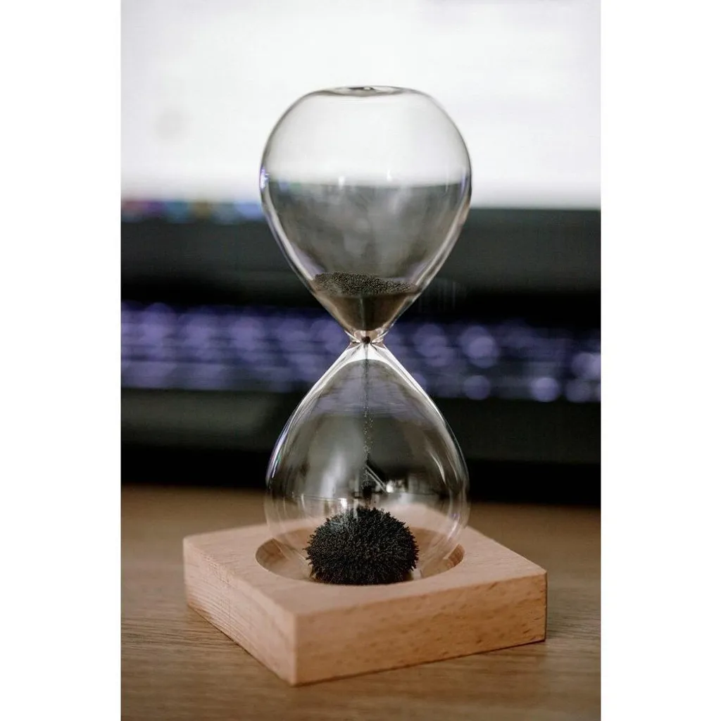 Sablier magnétique relaxant pour réduire le stress au bureau 15cm