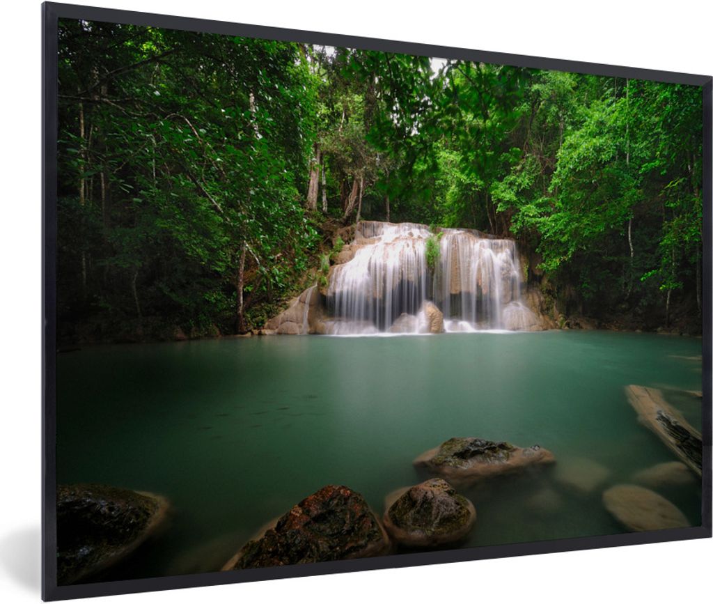MuchoWow Gerahmtes Poster Foto eines Sees unterhalb eines Wasserfalls im Erawan-Nationalpark, Thailand. 90x60 cm - Poster mit Schwarzem Bilderrah...
