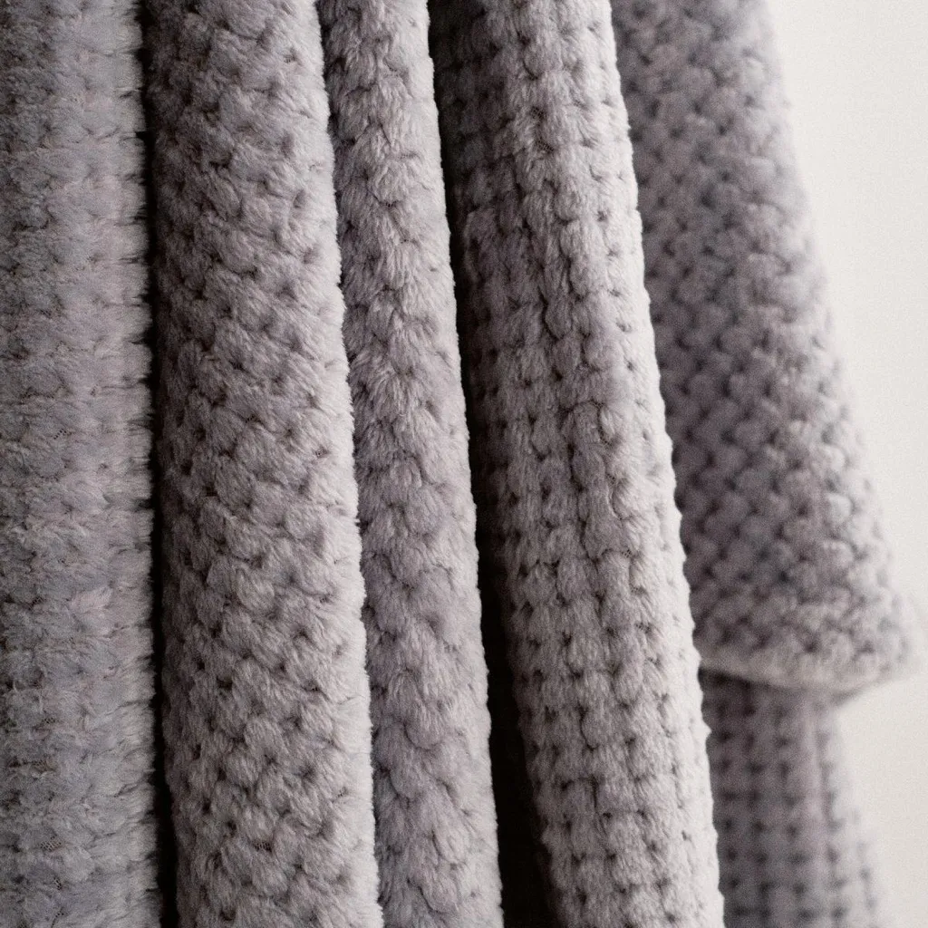 Couverture douillette 150x200 cm : la solution chic contre les frissons - 3