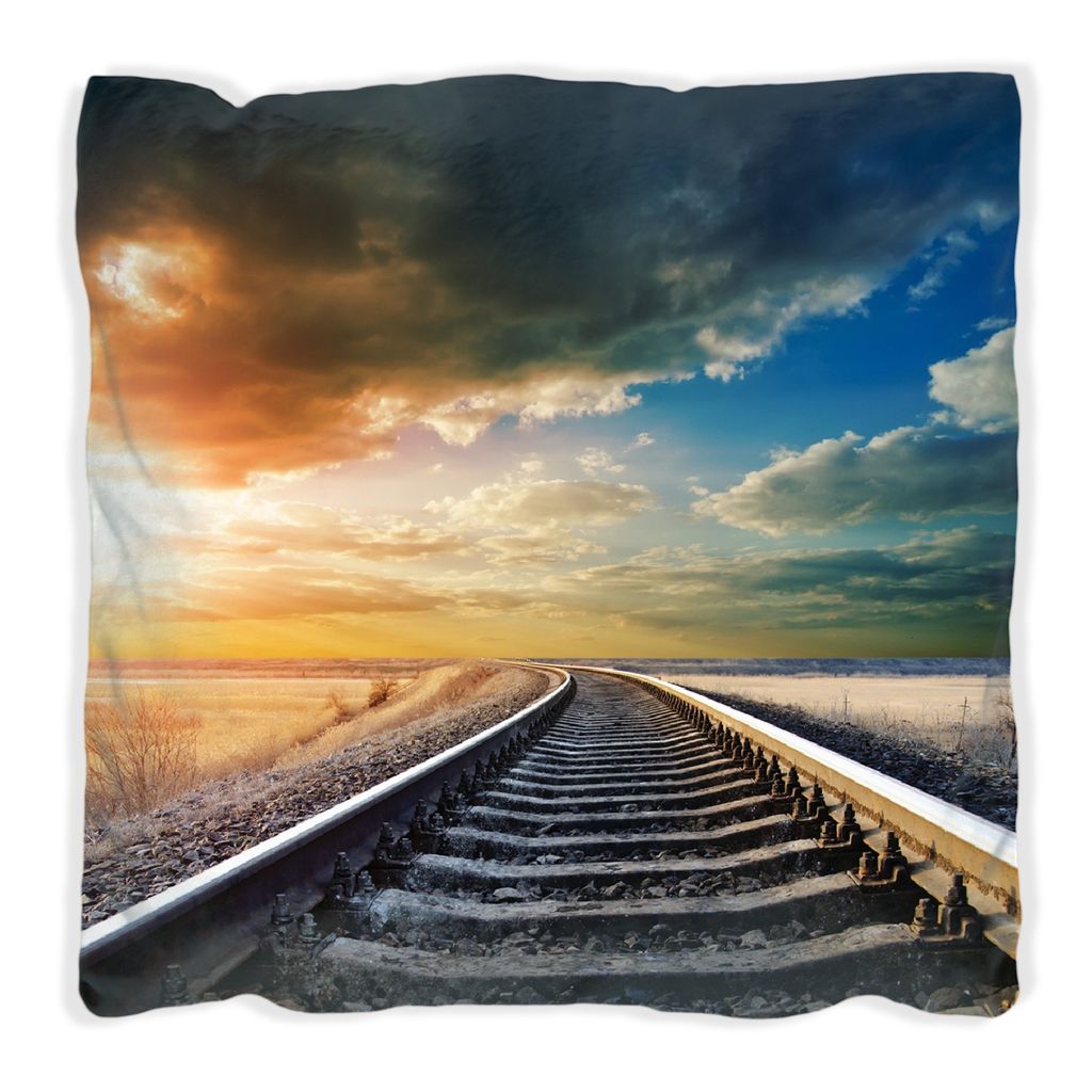 Wallario Premium Kissen, weiche Oberfläche, mit Motiv Bahnschienen ins Ungewisse, Größe: 60 x 60 cm, mit weißer Rückseite