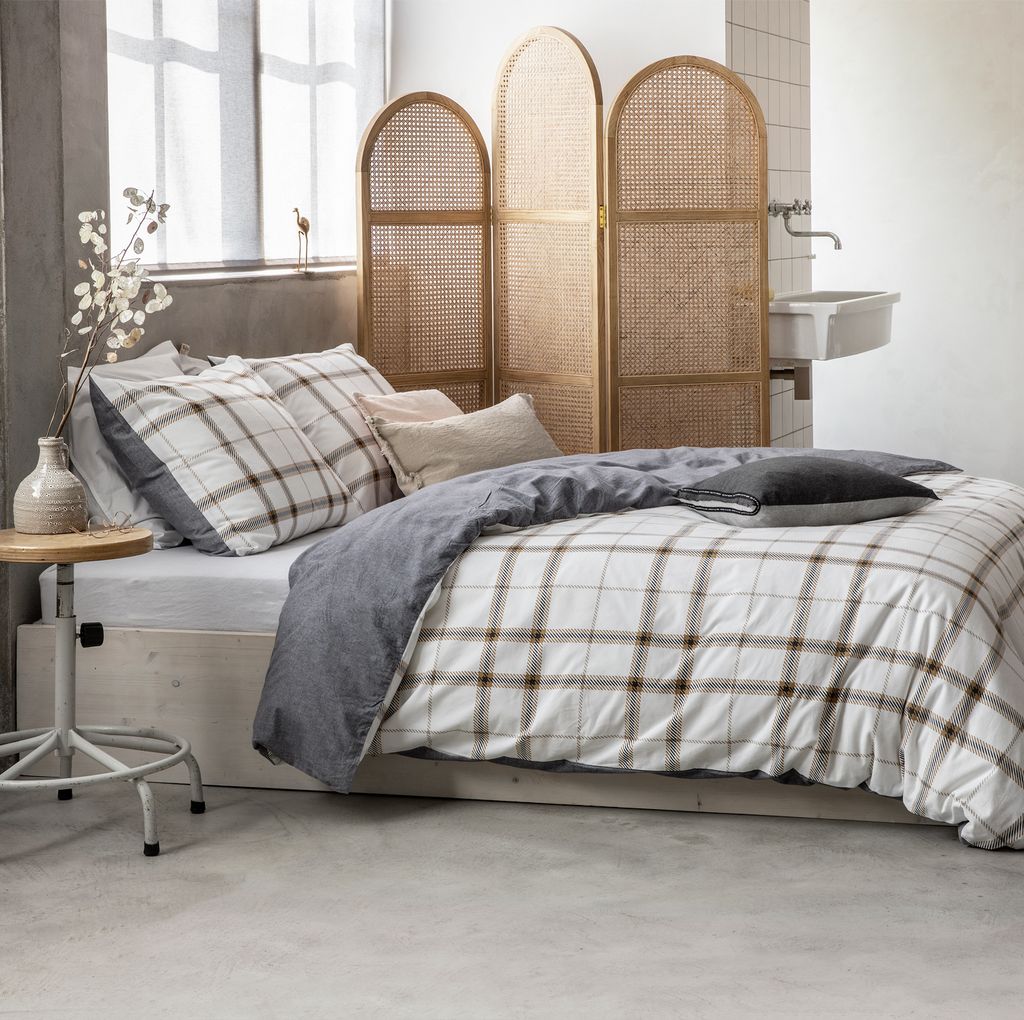 WALRA Flannel Bettwäsche Cozy Carre weiß - grau Wendeoptik wärmend Kariert Uni , Größe:135x200 cm + 80x80 cm