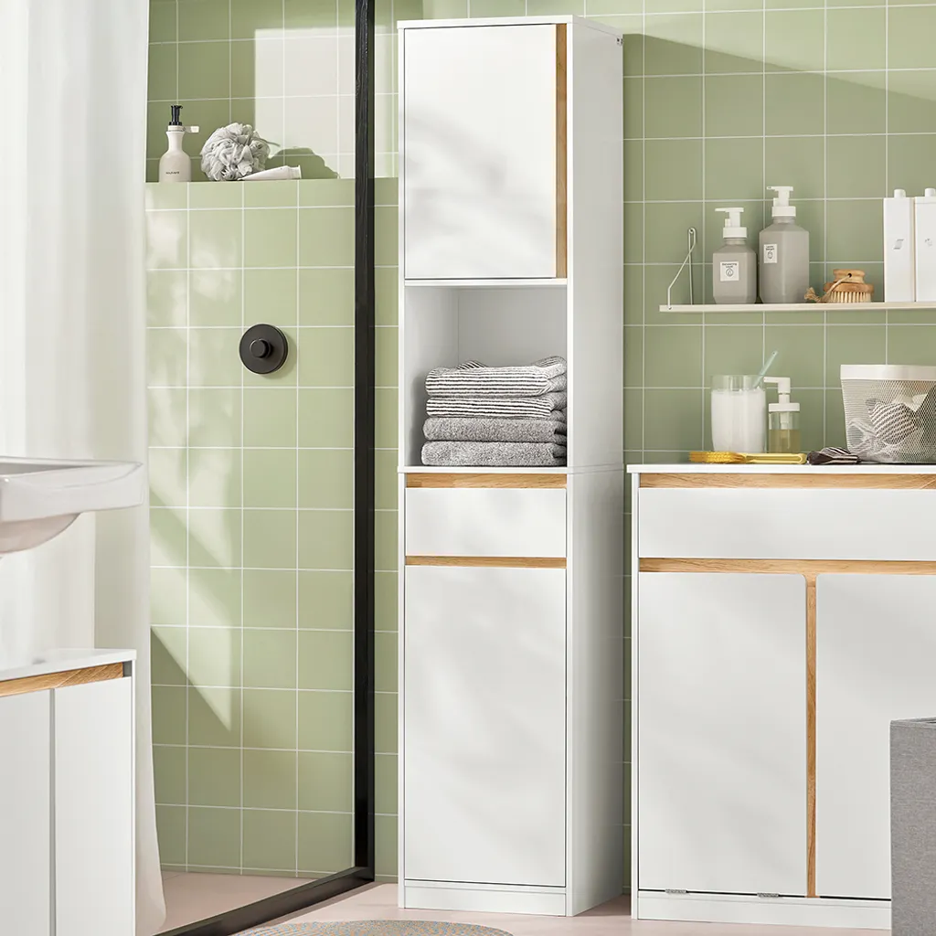Étagère de salle de bains haute pour optimiser le rangement vertical