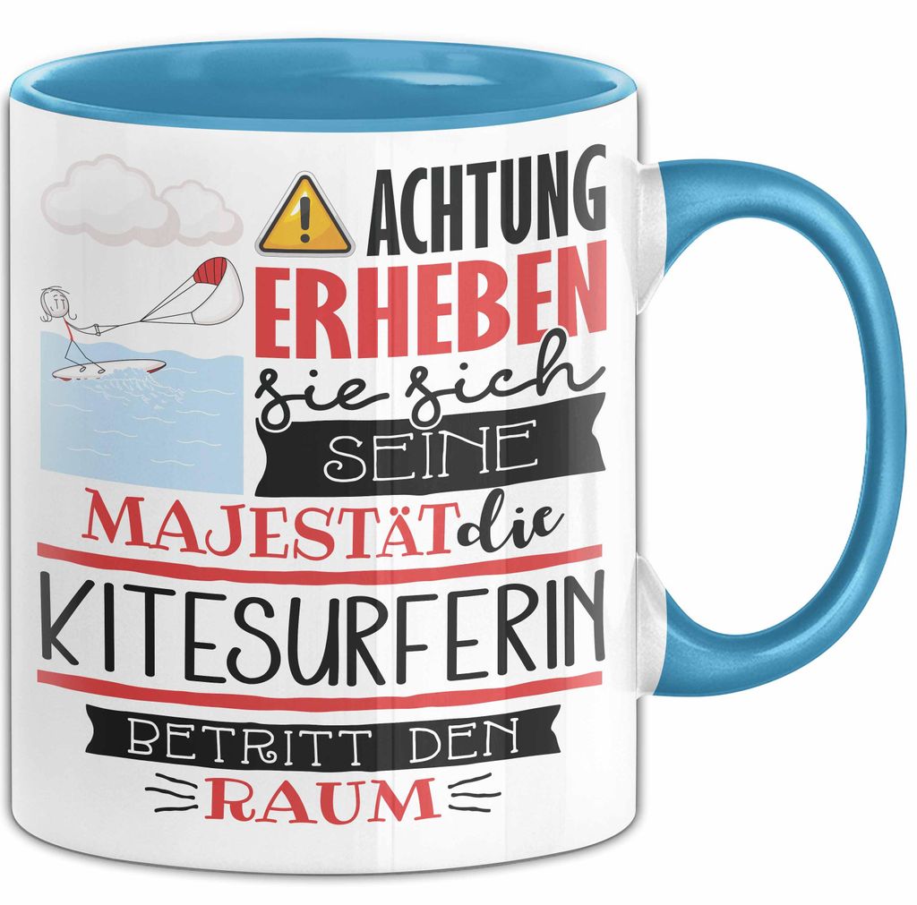 Kitesurferin Tasse Geschenk Lustiger Spruch Bitte Erheben Sie Sich Seine Majestät Die Kitesurferin Betritt Den Raum (Blau)