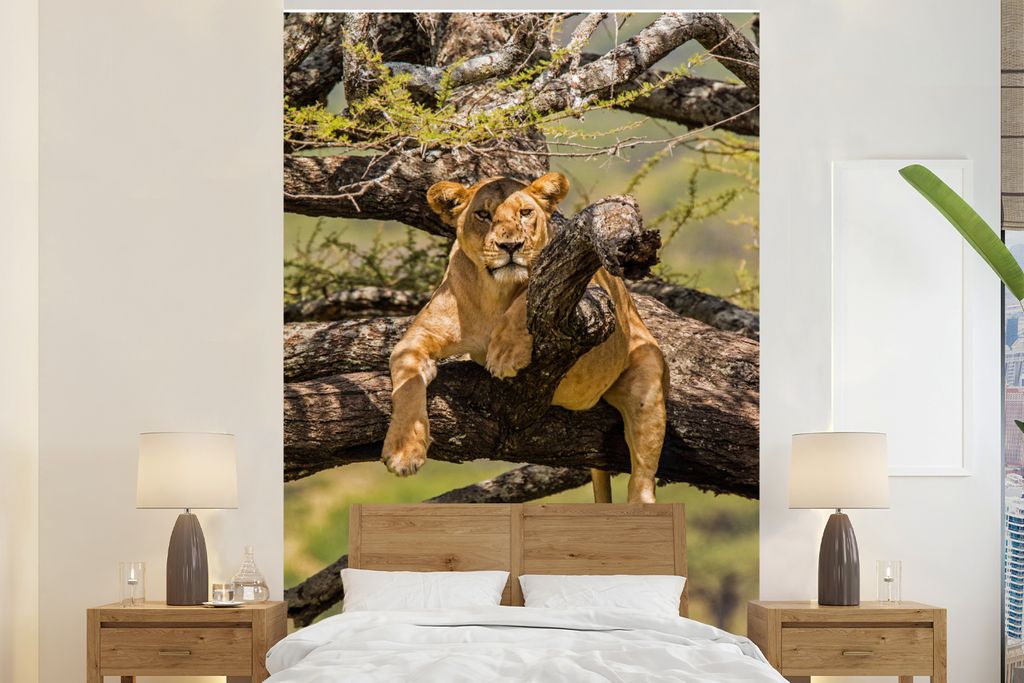 MuchoWow Fototapete für Wohnzimmer oder Schlafzimmer Wandtapete Vinyl Motivtapete Löwe - Baum - Braun - 160x240 cm - Vinyltapete