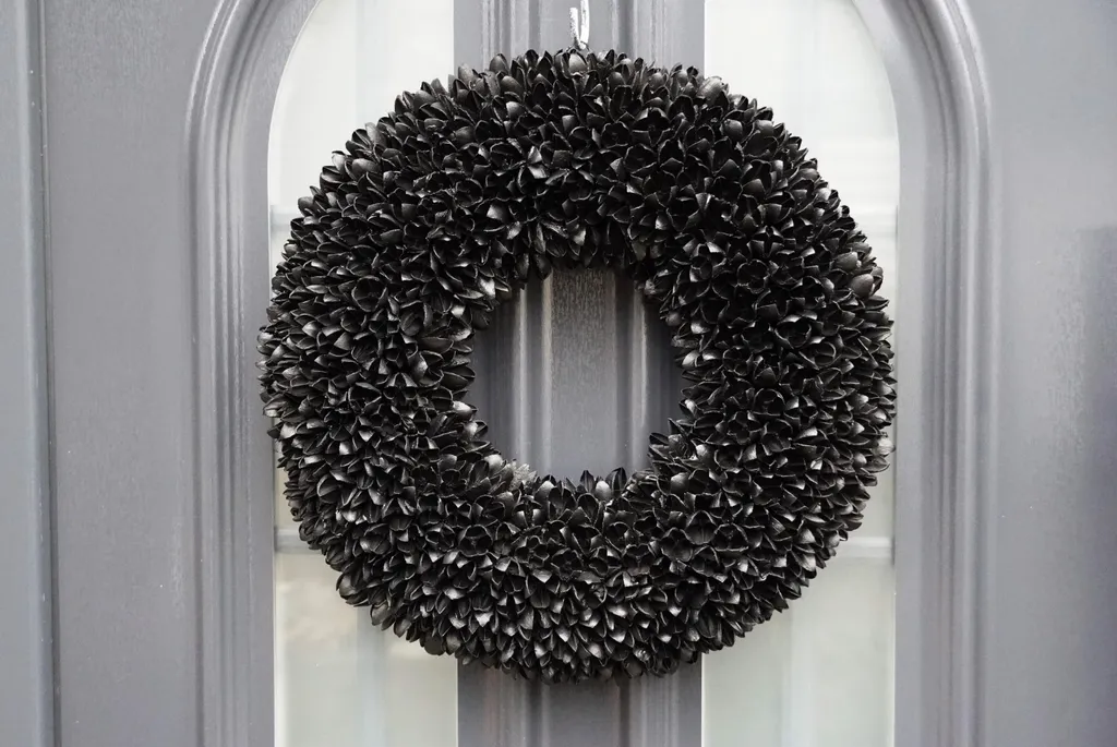 Ghirlanda Nera 40 cm per Casa e Ufficio - Decorazione Universale