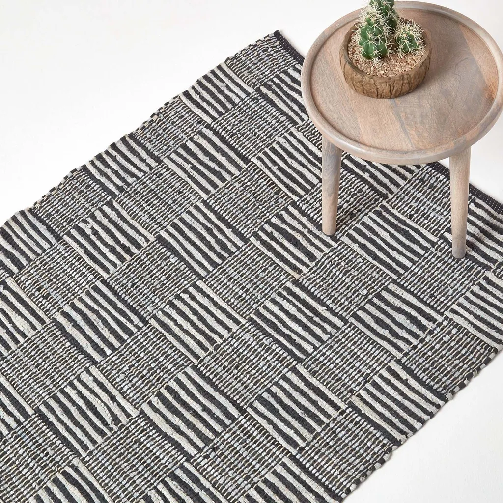 Tapis de Salon Design en Cuir Véritable Tissé Main Noir et Blanc 90x150