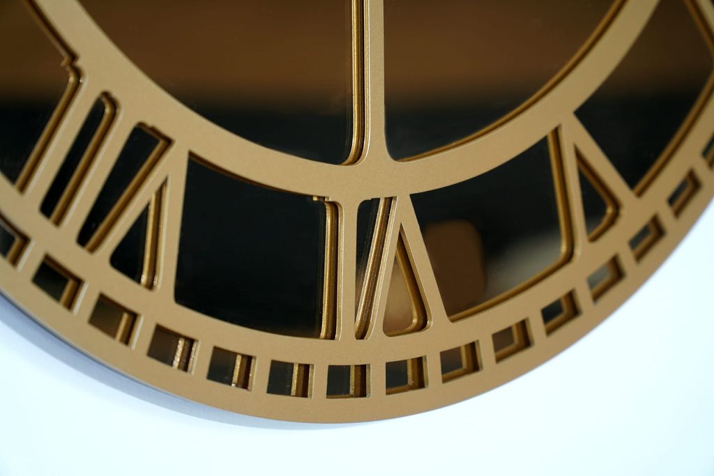 Metalluhr mit goldener Spiegelreflexion für Wohnzimmer, Produktbild 5