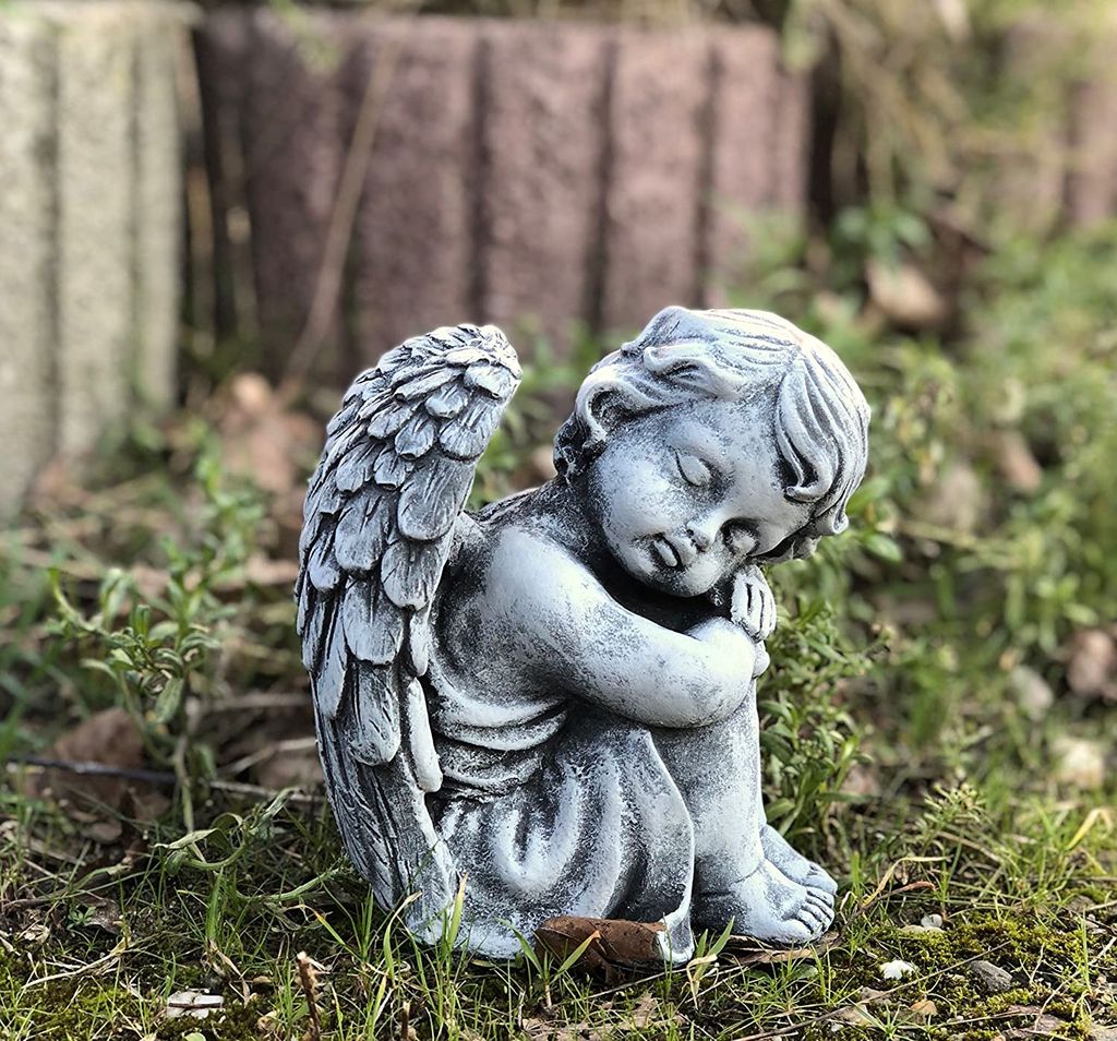 Steinfigur Engel mit Flügel Grabengel Grabschmuck Steinguss Frostfest 