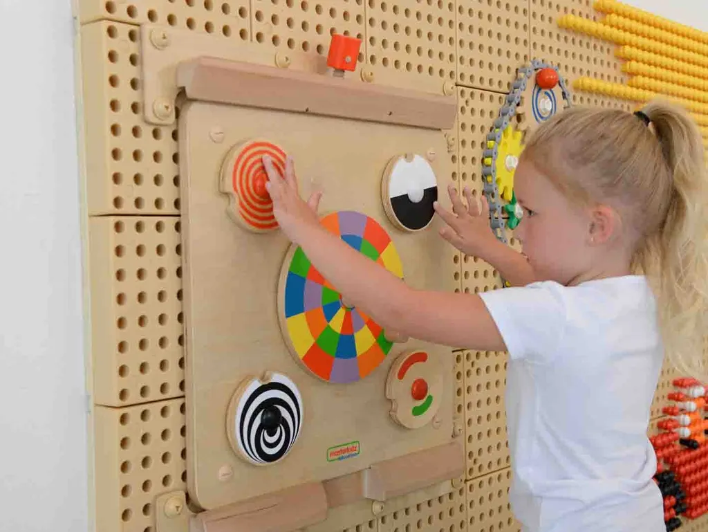 Sécuriser vos tableaux STEM avec le système de montage Masterkidz