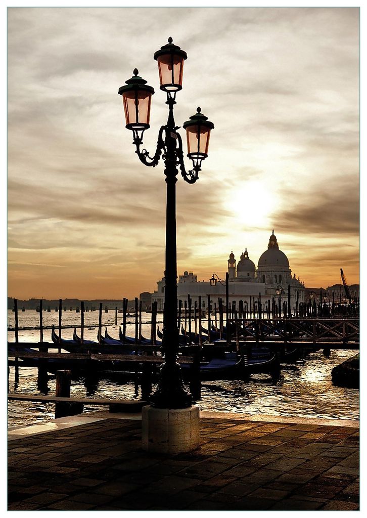 Wallario Premium Glasbild, freischwebende Optik, kräftige Farben, Größe 100 x 70 cm Motiv Venedig - Lagune bei Sonnenuntergang