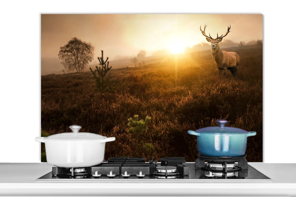KitchenYeah Spritzschutz Küche - Küchenrückwand - Wandschutz für Herd und Spüle - Hirsche - Nebel - Sonnenuntergang 100x65 - Alu-Dibond (Al...