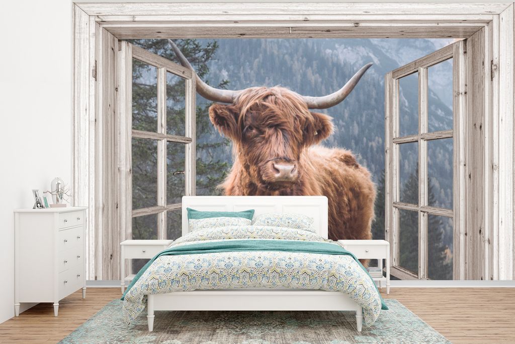 MuchoWow Fototapete für Wohnzimmer oder Schlafzimmer Wandtapete Vinyl Motivtapete Schottischer Highlander - Berg - Kuh - Aussicht - 295x220 cm -...