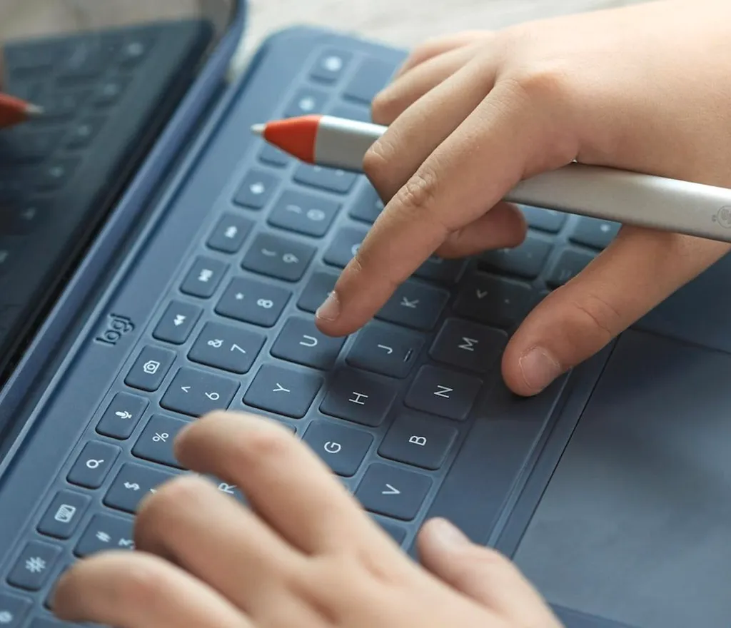 Logitech Rugged Combo 3 Touch Clavier pour iPad 10.2 7/8/9e Génération - 4