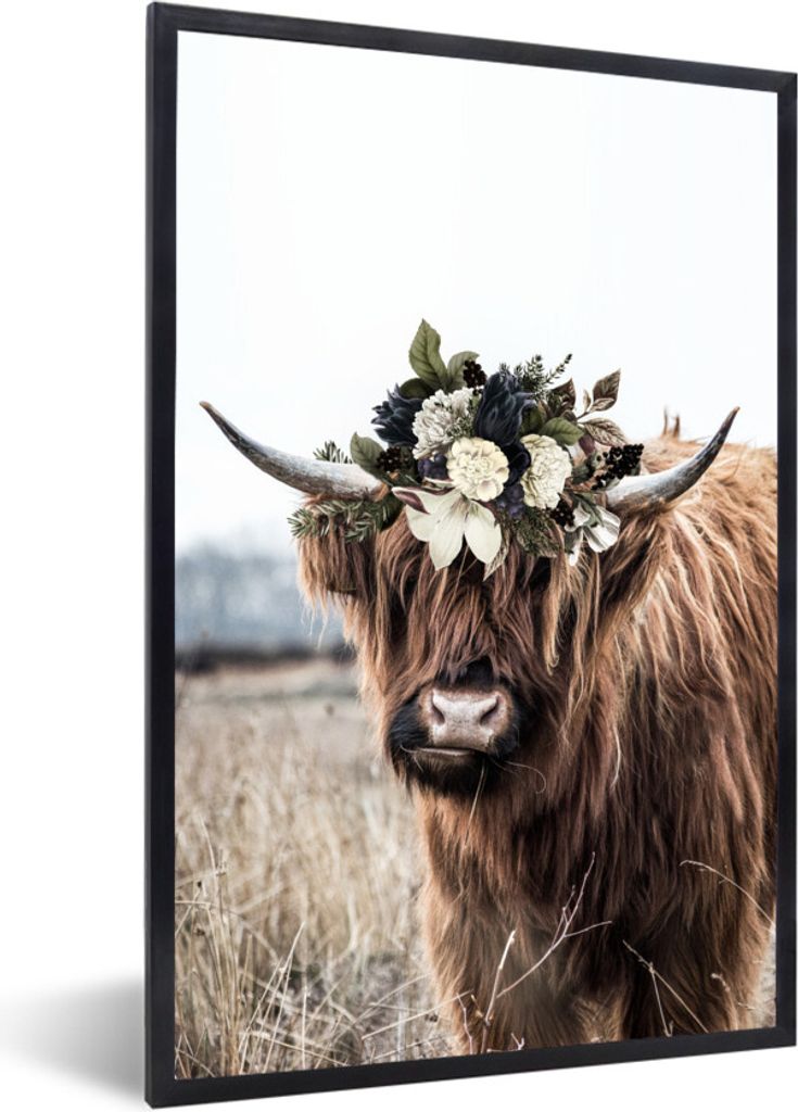 MuchoWow MuchoWow Gerahmtes Poster Scottish Hochlandrind - Gras - Blumen 40x60 cm - Poster mit zchwarzem Bilderrahmen - Papierdruck - Wandbilder