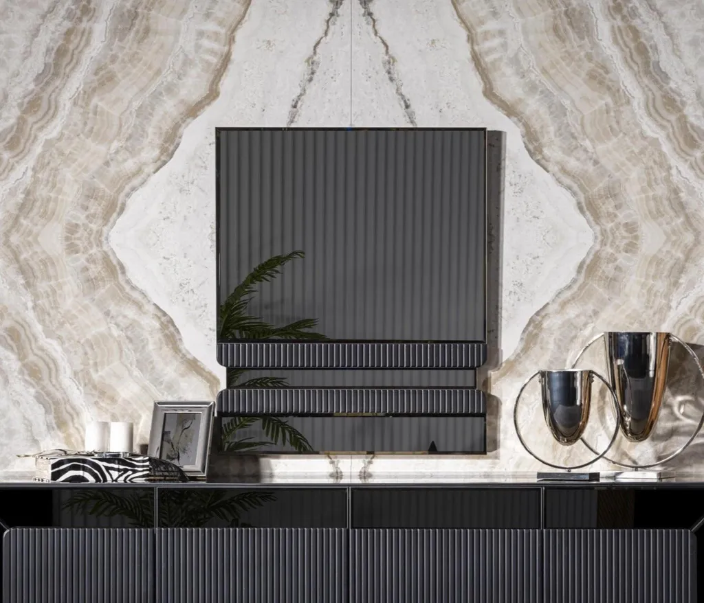 Miroir mural moderne bois et verre gris : solution déco pour murs vides