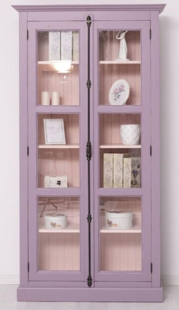 Casa Padrino Landhausstil Vitrine Lila / Rosa 109 x 40 x H. 210 cm - Massivholz Vitrinenschrank mit 2 Glastüren - Massivholz Schrank - Massivholz ...