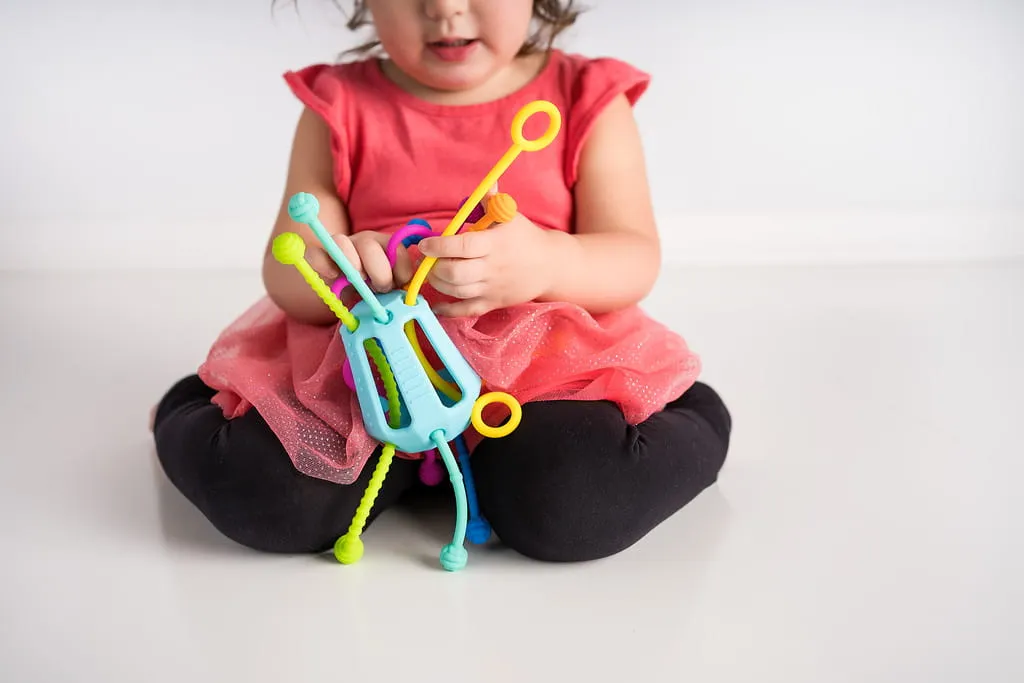 Jouet sensoriel Zippee pour le réflexe de préhension de bébé - 2