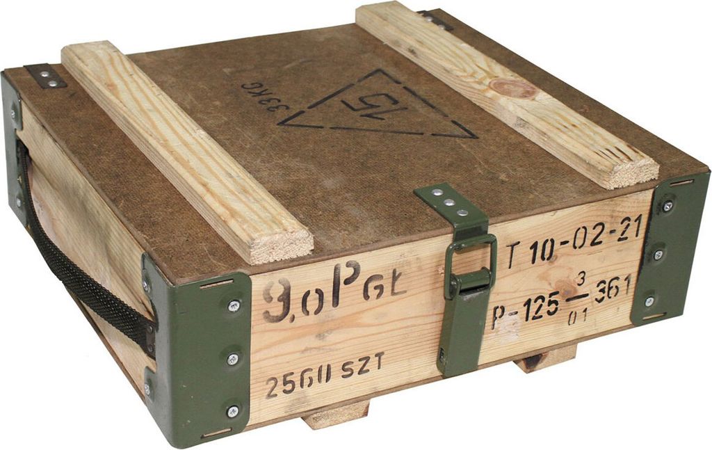 Polnische Holzkiste mit Metallbeschlägen