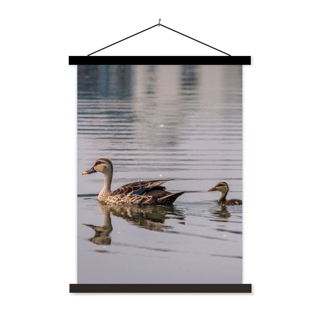 MuchoWow Textilposter Ente - Wasser - Vogel - Braun 90x120 cm mit schwarzem Rahmen - Dekoration