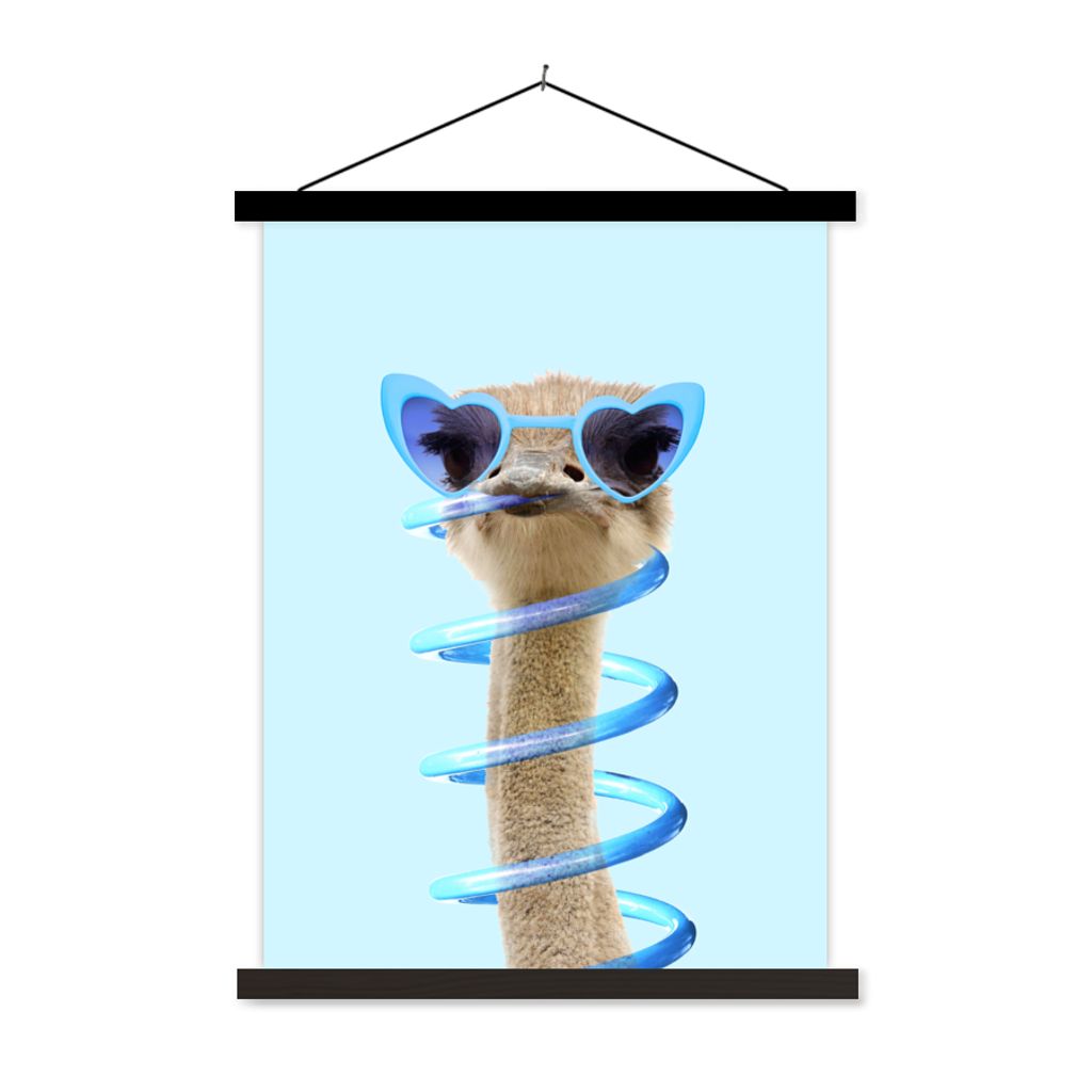 MuchoWow Textilposter Strauß - Sonnenbrille - Blau - Tiere 90x120 cm mit schwarzem Rahmen - Dekoration