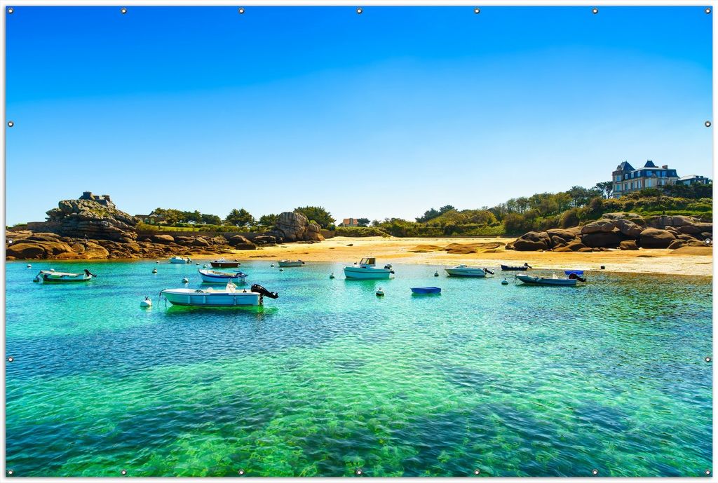 Wallario XXL Outdoor-Poster für Garten oder Balkon, Motiv Französische Bucht mit klarem Wasser und Booten, in ca. 300 x 200 cm