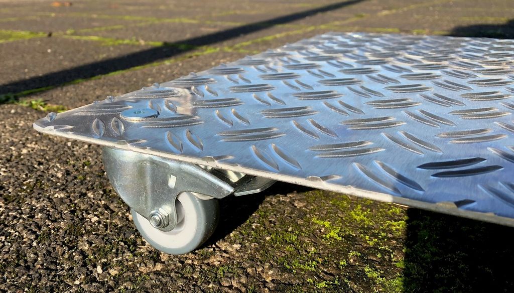 Pflanzenroller AluGrip-V200 Bis 200 Kg - Alu-Riffelblech 550x550 Mm, 4 Rollen Mit Feststellbremse
