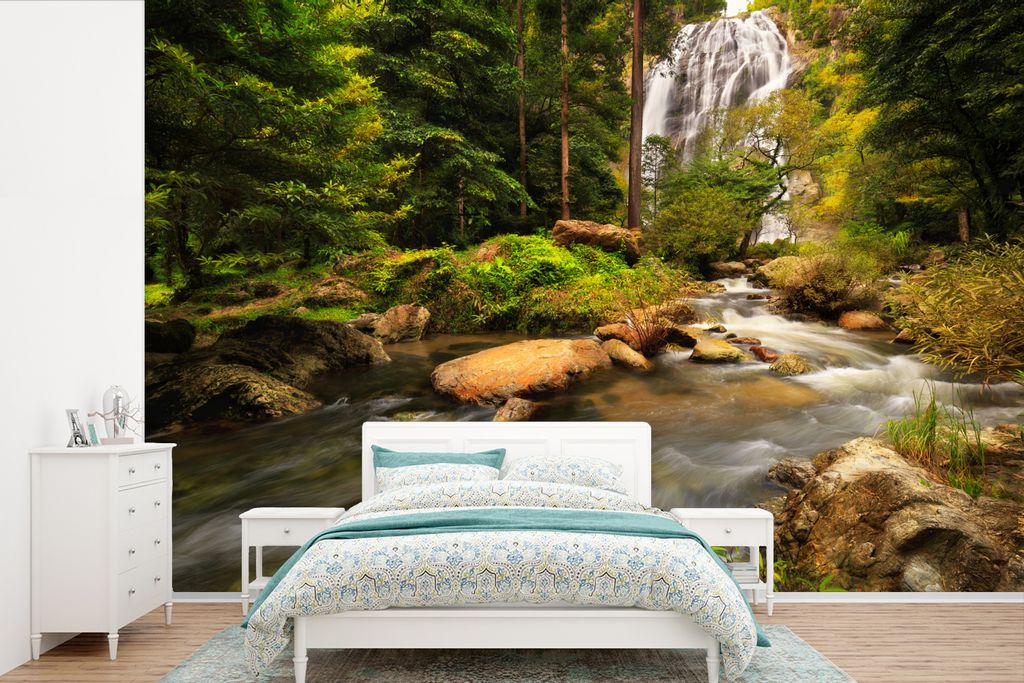 MuchoWow Fototapete für Wohnzimmer oder Schlafzimmer Wandtapete Vinyl Motivtapete Ein tropischer Regenwald im Klong Lan-Nationalpark - 390x260 c...
