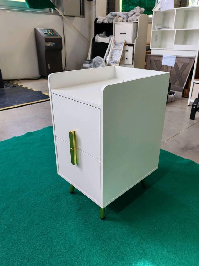 COSTWAY Nachttisch mit Ladestation, schmaler Nachtschrank mit 2 Schubladen & Metallbeinen, Beistelltisch, Nachtkommode 40x32x60cm Weiß