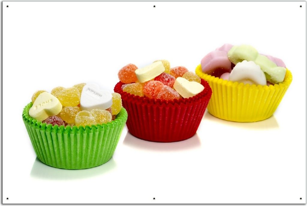 Wallario Outdoor-Poster für Garten oder Balkon, Motiv Sweets - Süßigkeiten-Muffins in der Küche, in ca. 61 x 91,50 cm