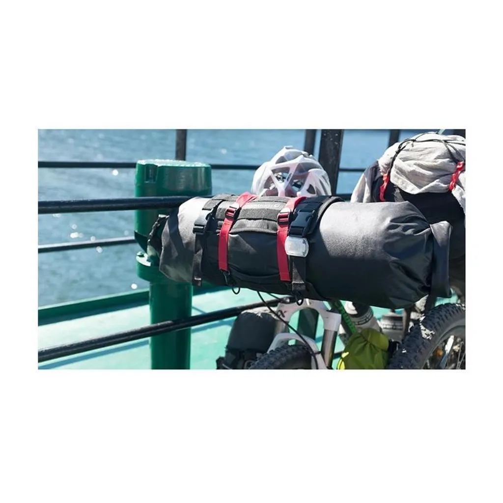 Sacoche guidon Blackburn Outpost HB Roll : fixations stables et étanches - 4