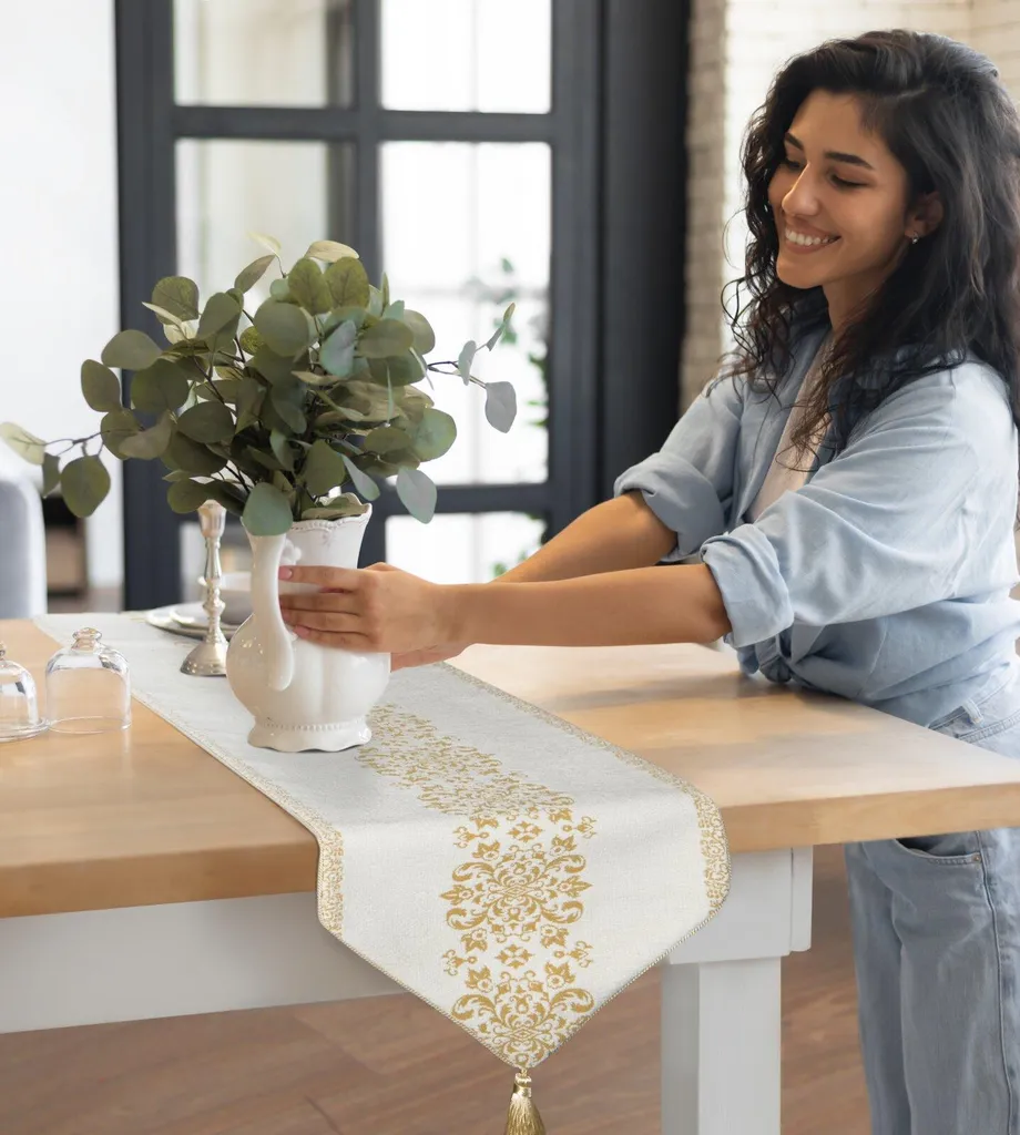 Chemin de table blanc stylé 30 x 180 cm pour décoration de table chic