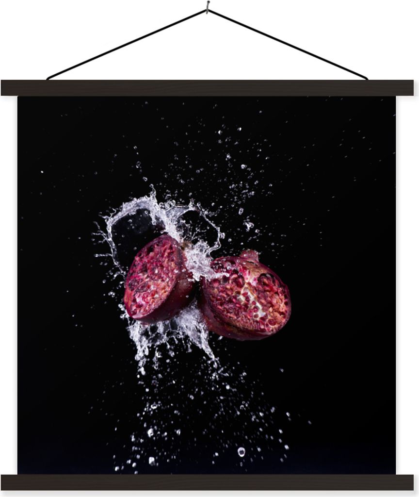 MuchoWow Textilposter Granatapfel - Frucht - Wasser - Schwarz - Violett 120x120 cm mit schwarzem Rahmen - Aufhängungsset