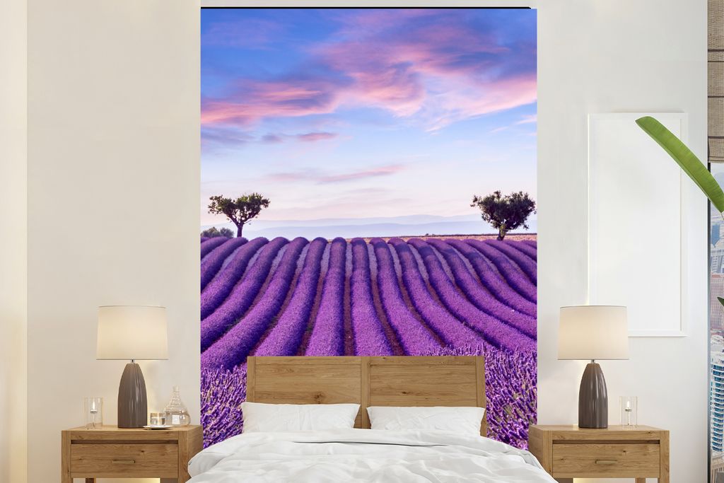 MuchoWow Fototapete für Wohnzimmer oder Schlafzimmer Wandtapete Vinyl Motivtapete Lavendel - Natur - Lila - Bäume - Blumen - 145x220 cm - Wandd...