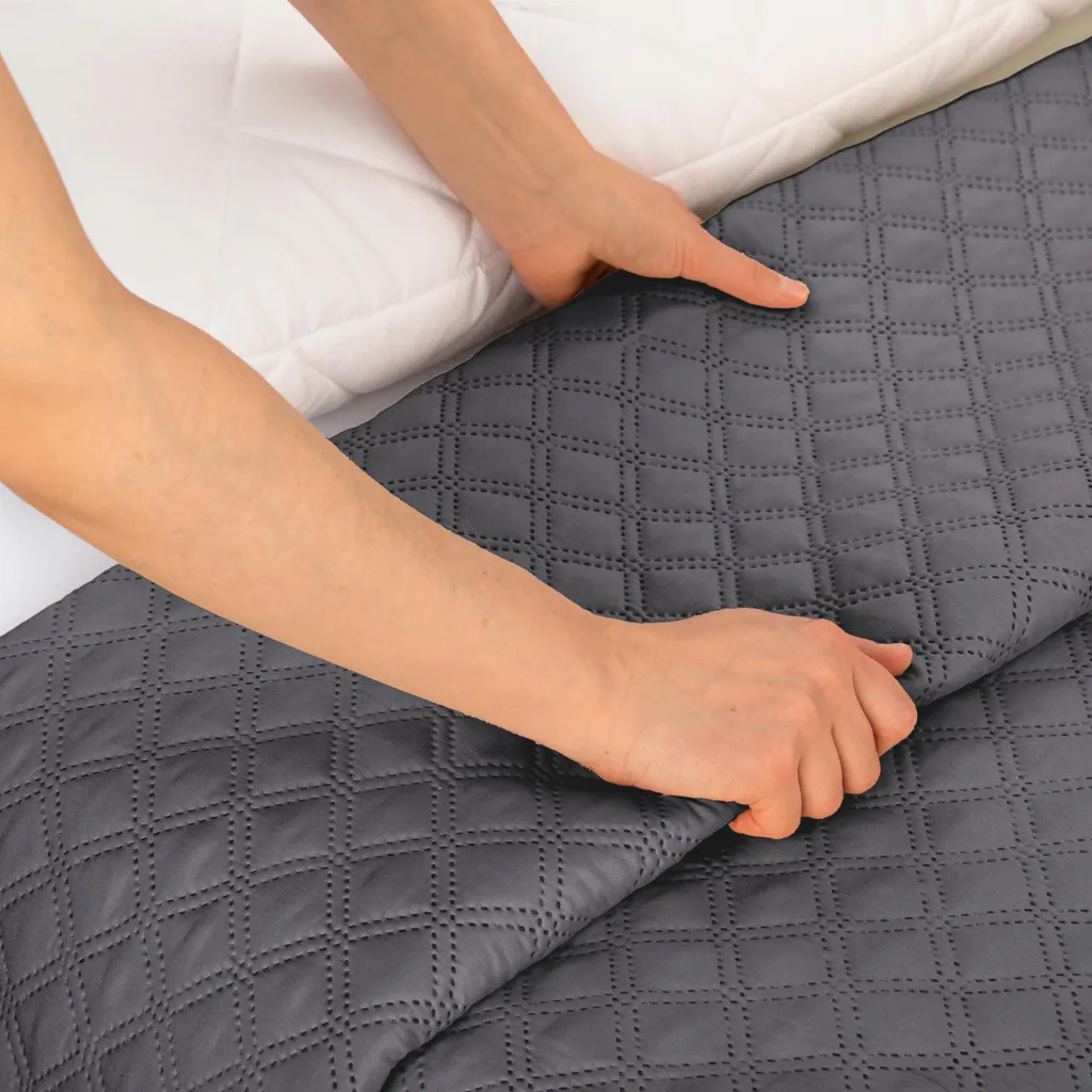 Jeté de lit Matelassé Olivia 240x220 cm - Couverture Décorative Grise