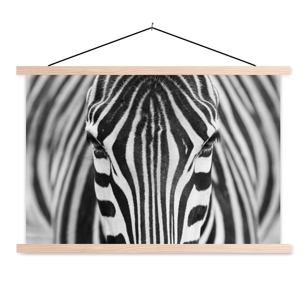 MuchoWow Textilposter Zebra - Tiere - Schwarz und weiß - Porträt 120x80 cm mit holzfarbenen Rahmen - Aufhängeset