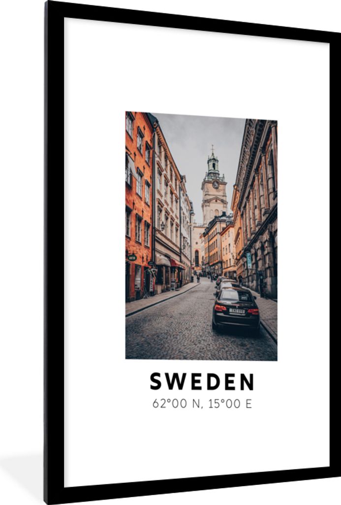 MuchoWow Gerahmtes Poster Schweden - Skandinavien - Kirche - Auto 60x90 cm - Poster mit Schwarzem Bilderrahmen Wandposter Rahmen Foto Bilder - De...
