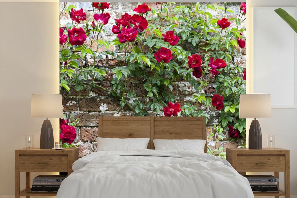 MuchoWow Fototapete für Wohnzimmer oder Schlafzimmer Wandtapete Vinyl Motivtapete Kletterpflanze mit roten Blüten an einer Steinmauer - 300x300...